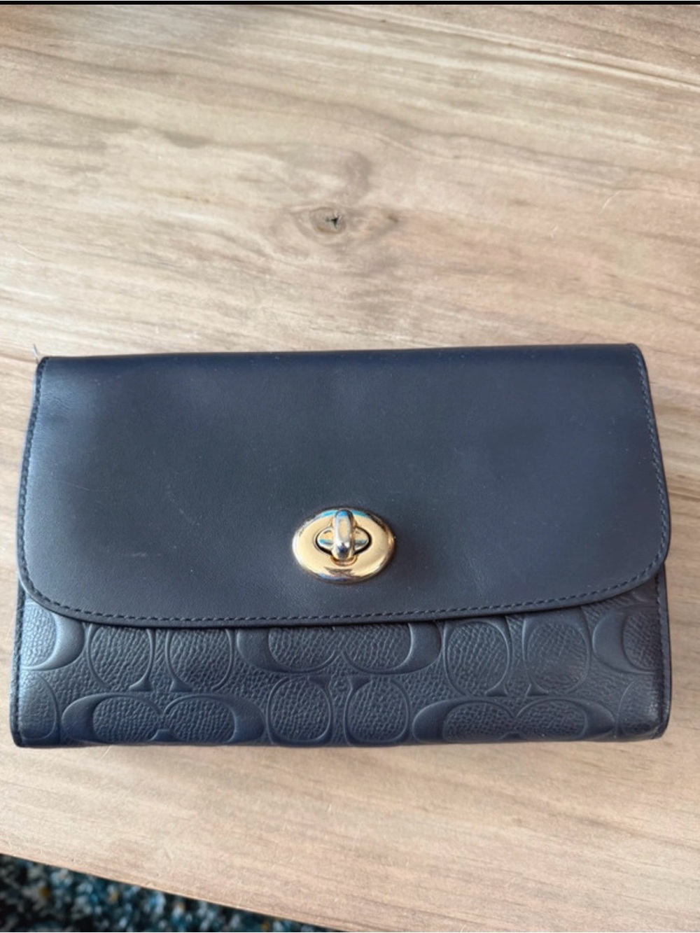 Classic Leather Turnlock Wallet Clutch in Black